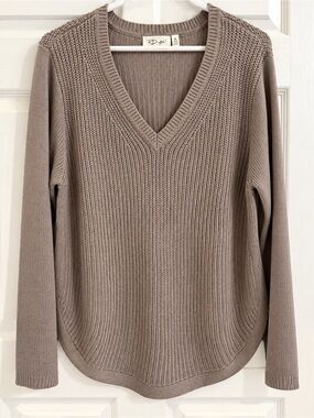 RD Style V-Neck Knit Sweater in Taupe